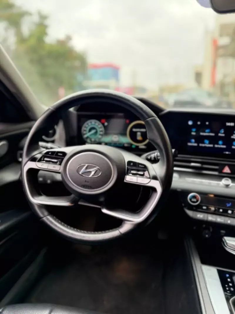 Hyundai Elantra   - 2021