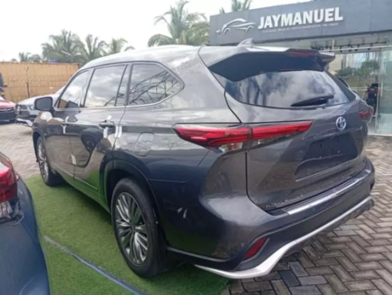 TOYOTA Highlander - 2021
