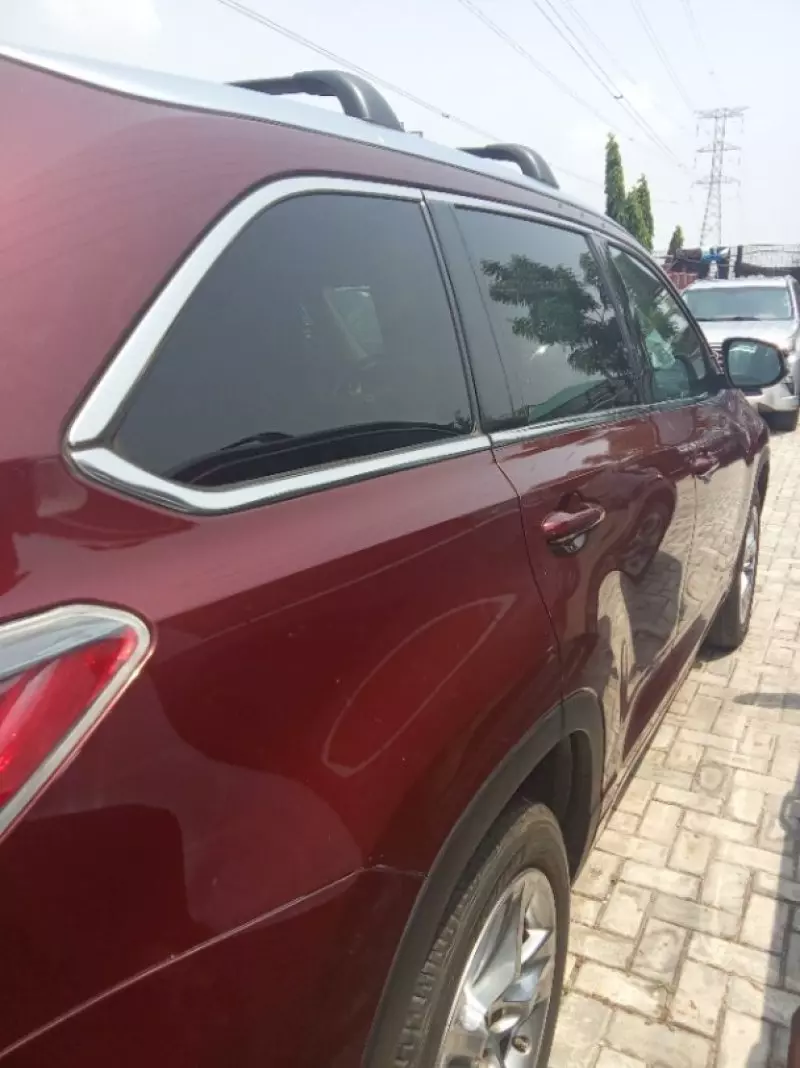 Toyota Highlander   - 2015