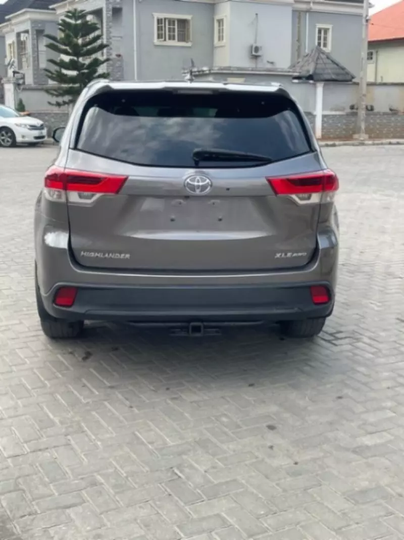 Toyota Highlander   - 2015