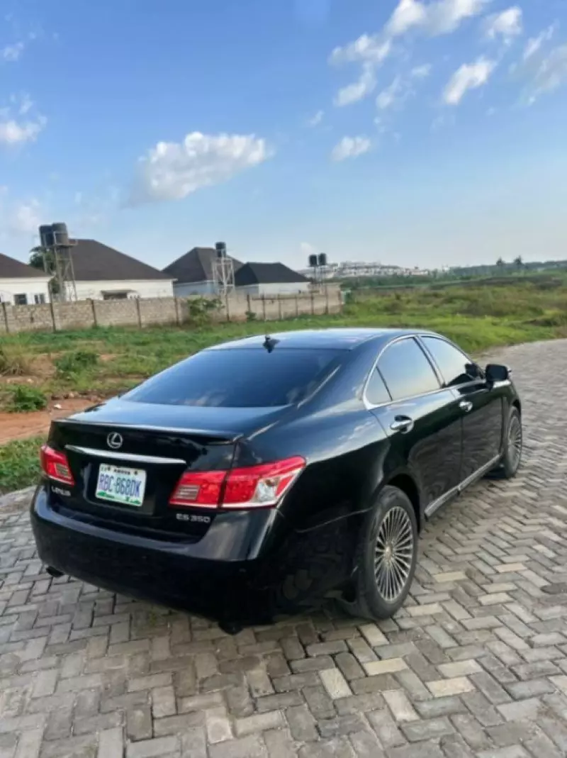 Lexus ES   - 2010