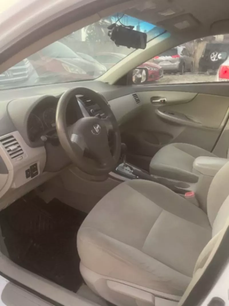 TOYOTA Corolla   - 2010