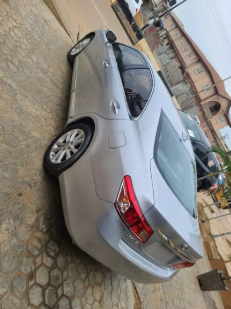 Lexus ES 350   - 2011