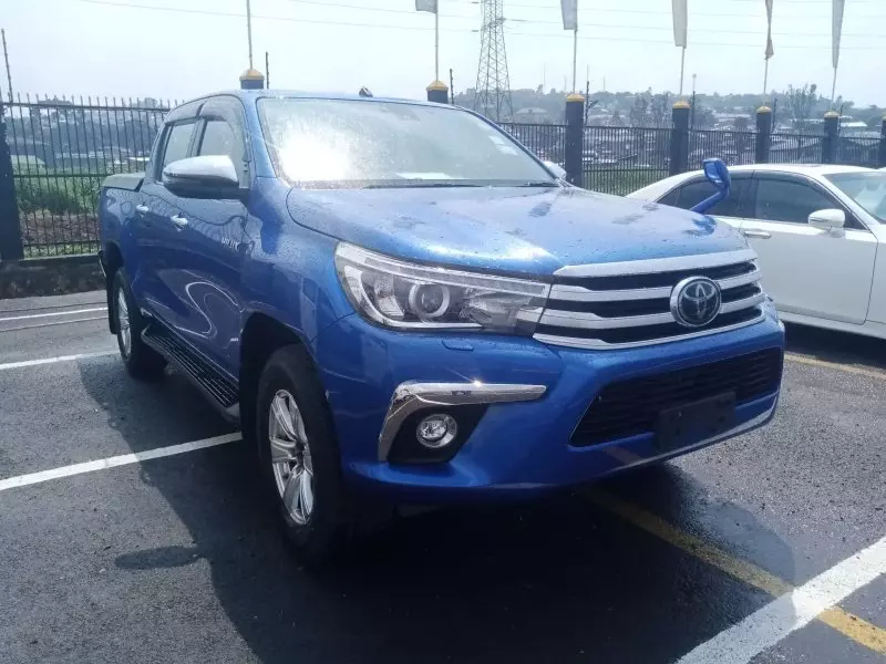 Toyota Hilux   - 2016