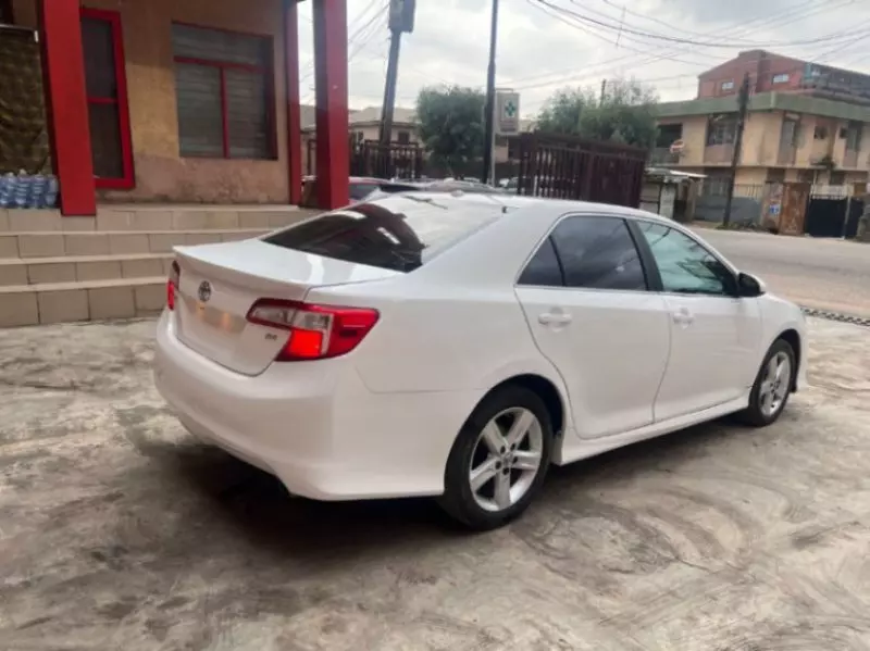 Toyota Camry   - 2012