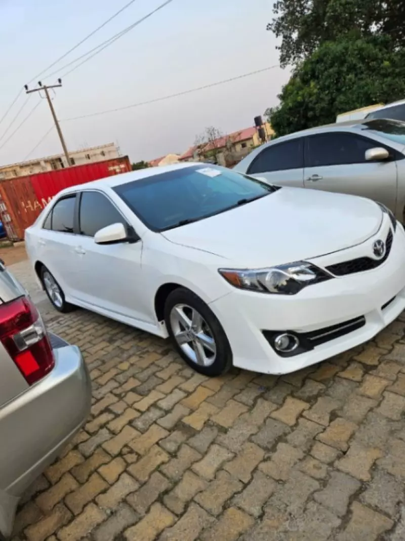 Toyota Camry   - 2014