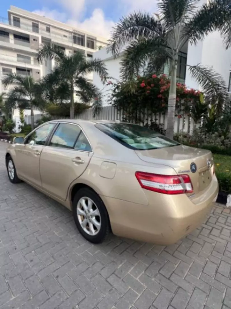 Toyota Camry   - 2011