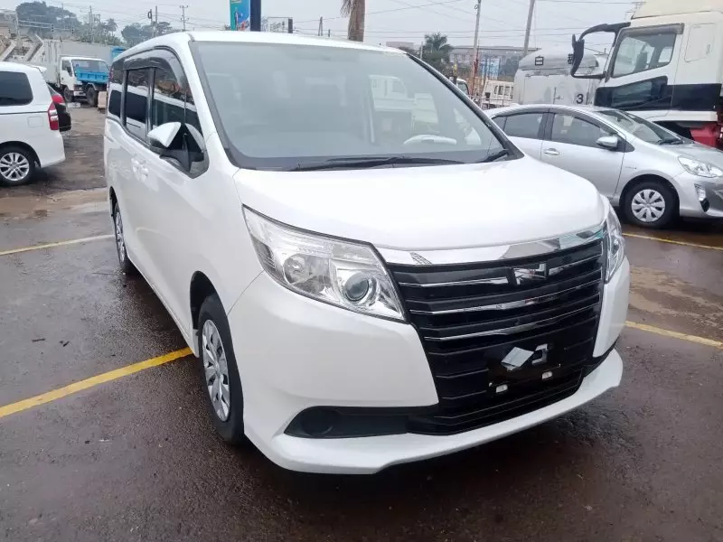 Toyota Noah   - 2016