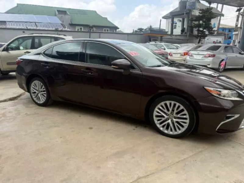 Lexus ES   - 2016