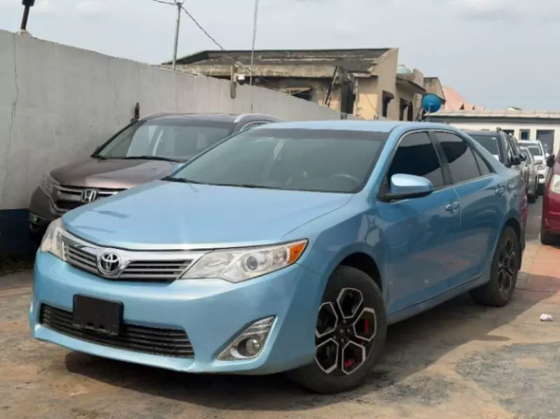 Toyota Camry   - 2014