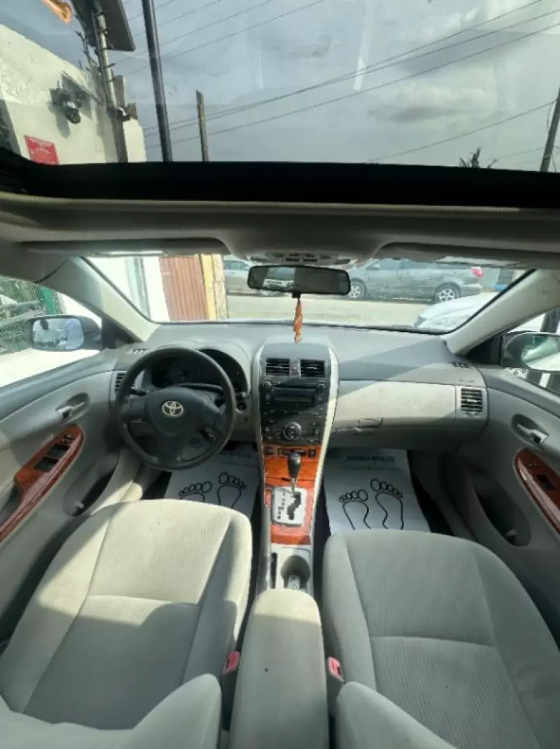 TOYOTA Corolla   - 2010
