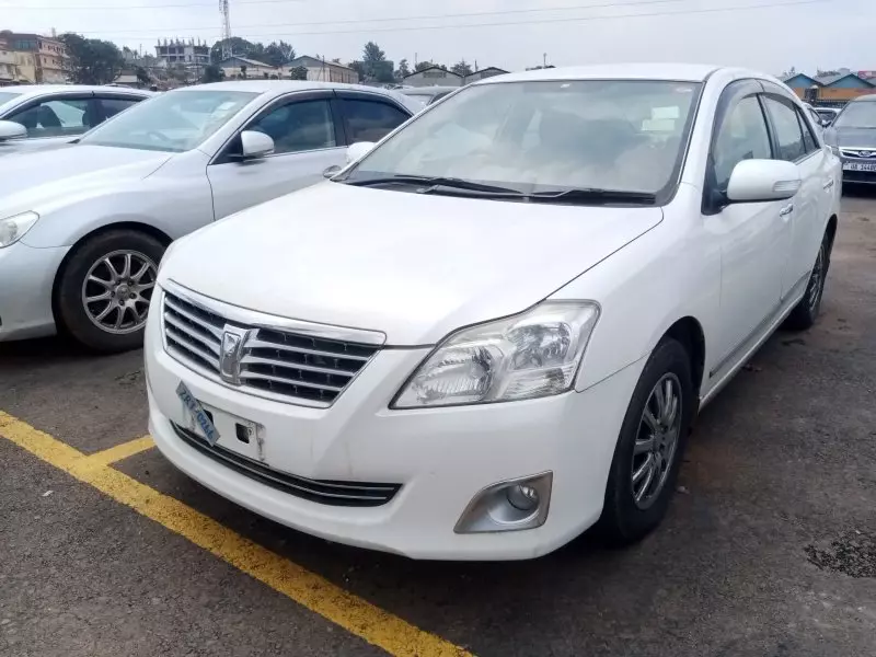 Toyota Premio    - 2012