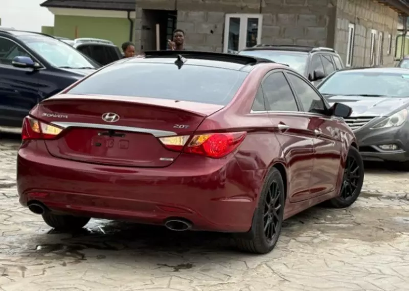 Hyundai Sonata - 2012