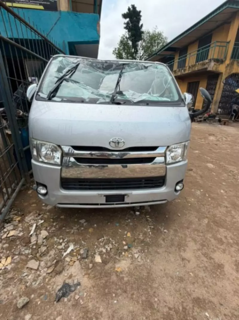 TOYOTA Hiace   - 2008