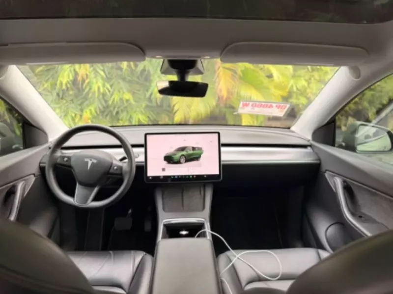 Tesla Model S   - 2022