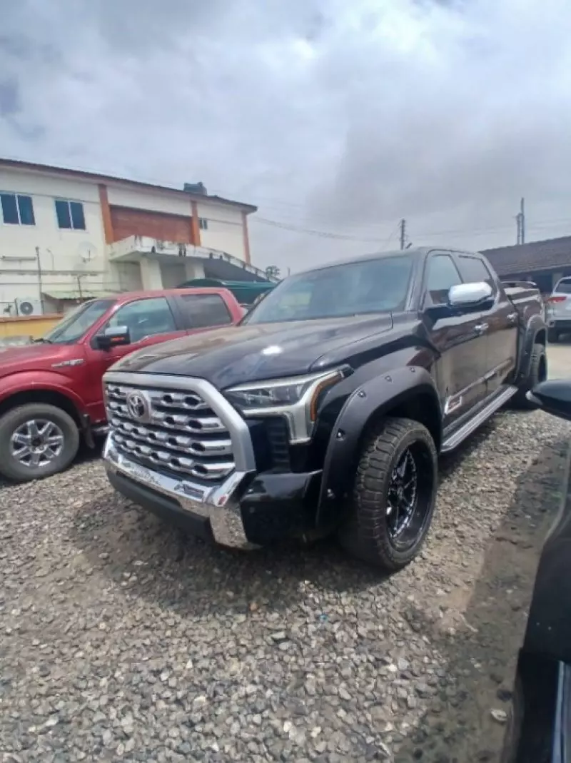 TOYOTA Tundra   - 2022