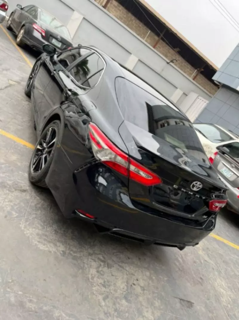Toyota Camry   - 2018