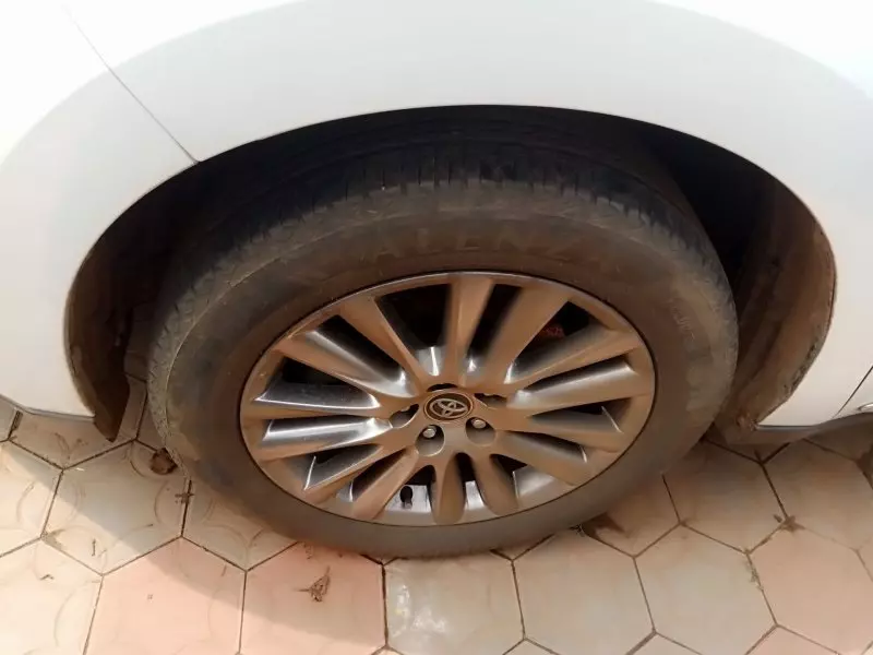 Toyota Harrier   - 2017