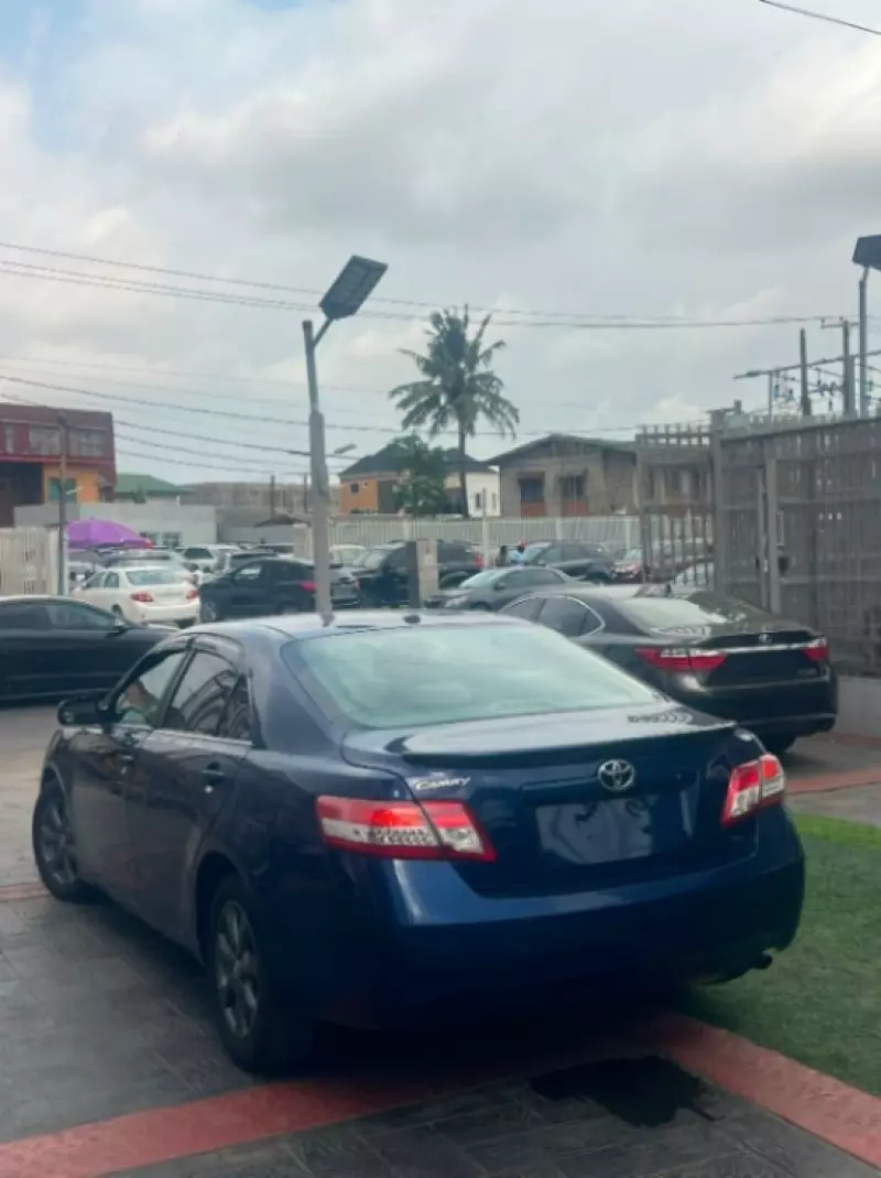 TOYOTA Camry   - 2010