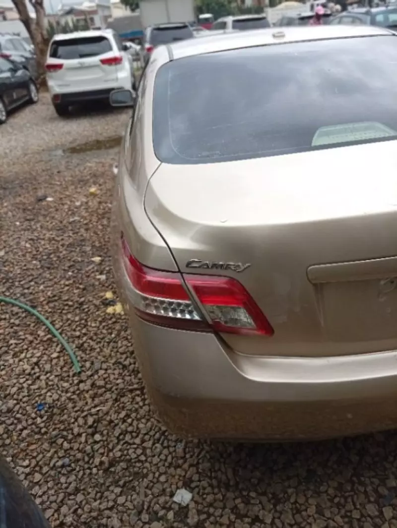 TOYOTA Camry   - 2010