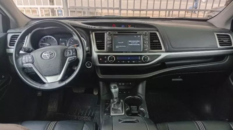 Toyota Highlander   - 2017