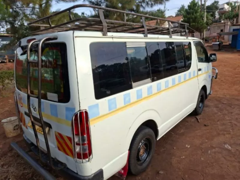 Toyota Hiace   - 2010
