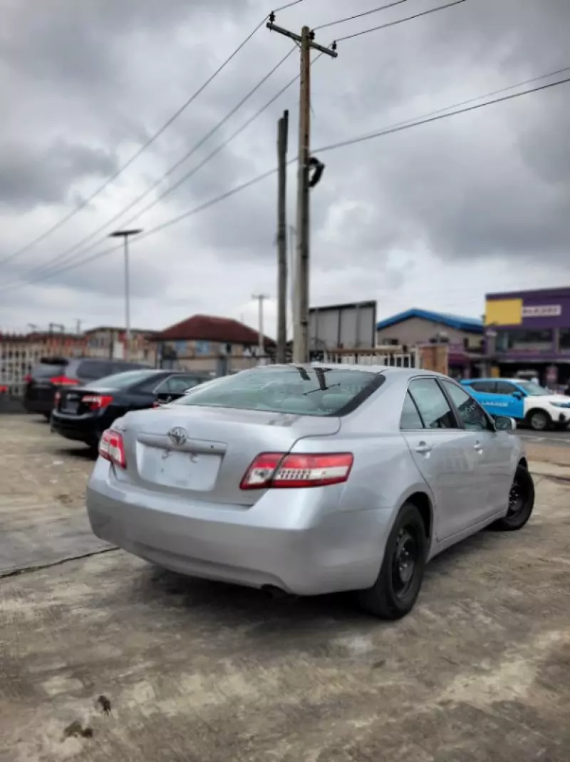 TOYOTA Camry   - 2010