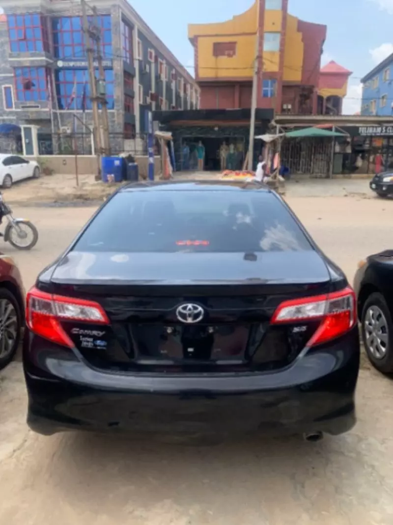 Toyota Camry   - 2014