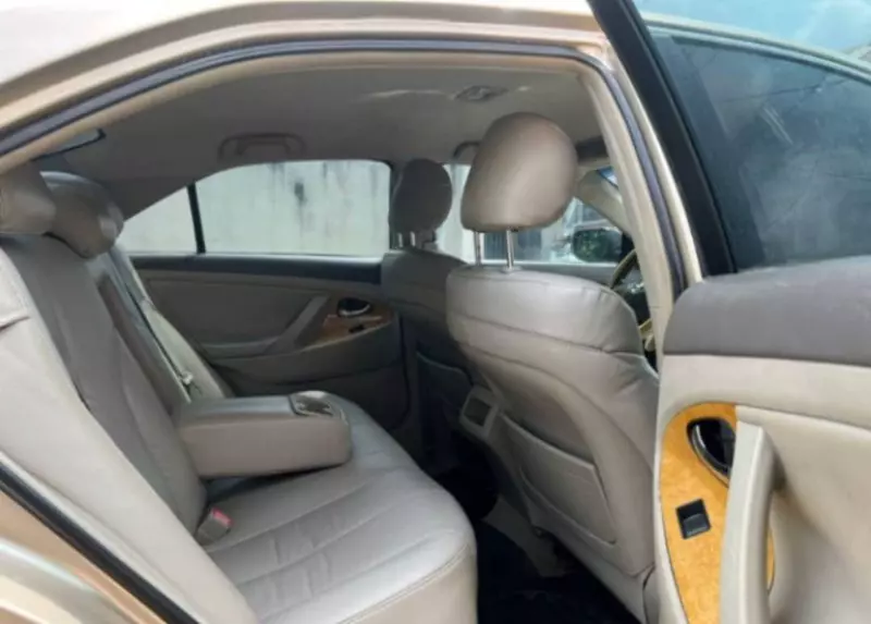 Toyota Camry   - 2010