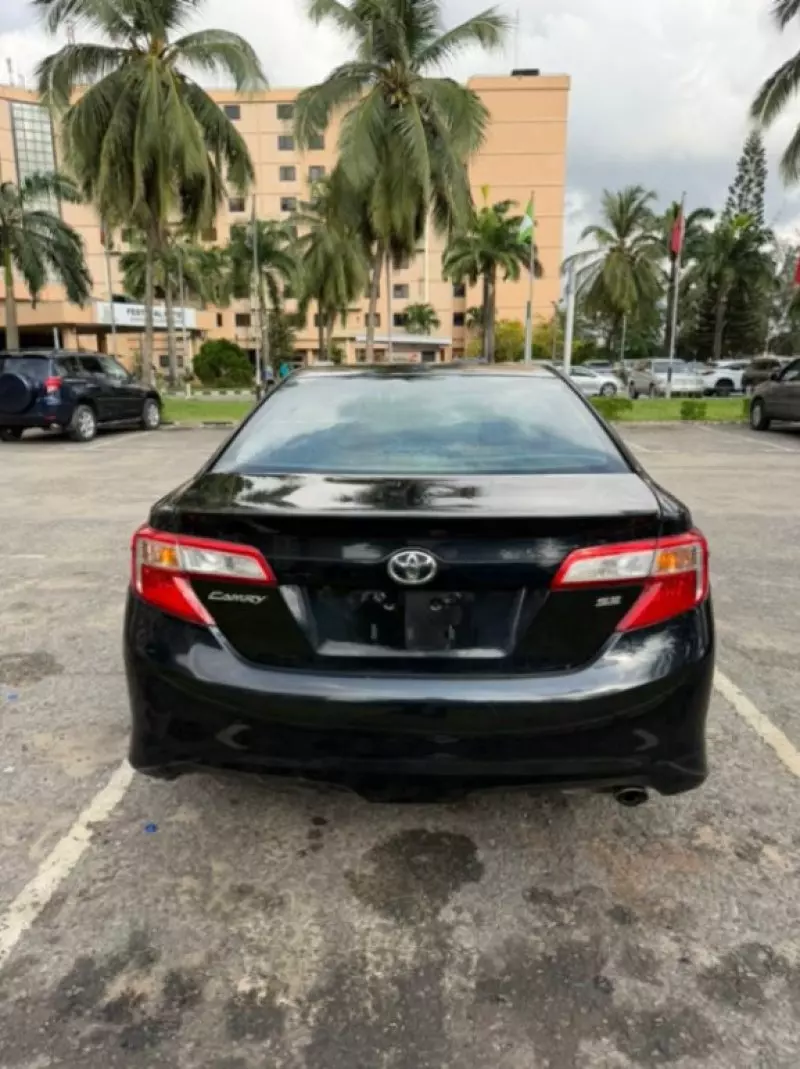 Toyota Camry - 2012