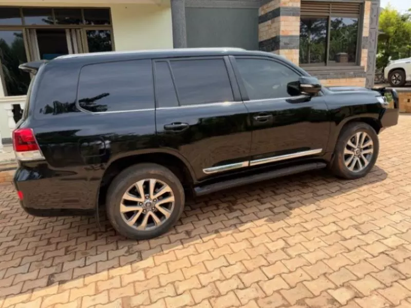 Toyota Landcruiser Sahara   - 2019
