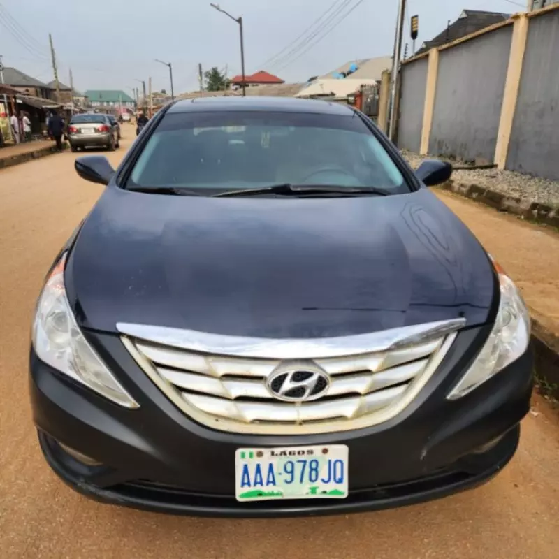 Hyundai Sonata   - 2011