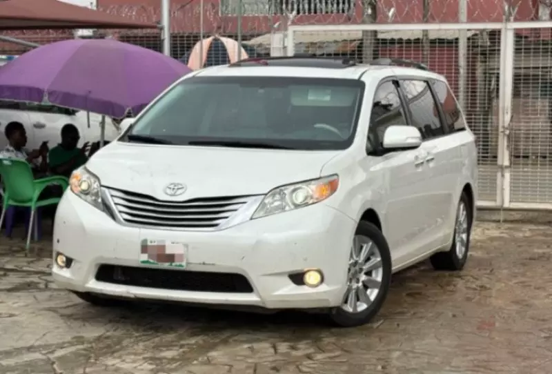 TOYOTA Sienna   - 2014