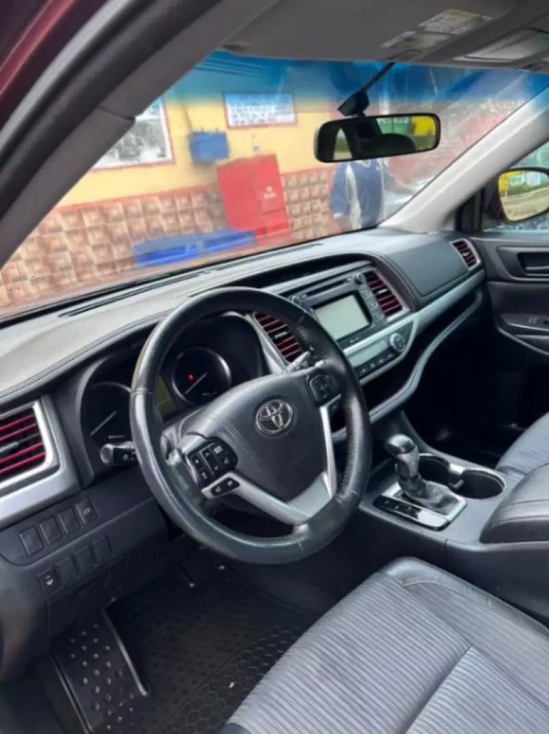Toyota Highlander   - 2016