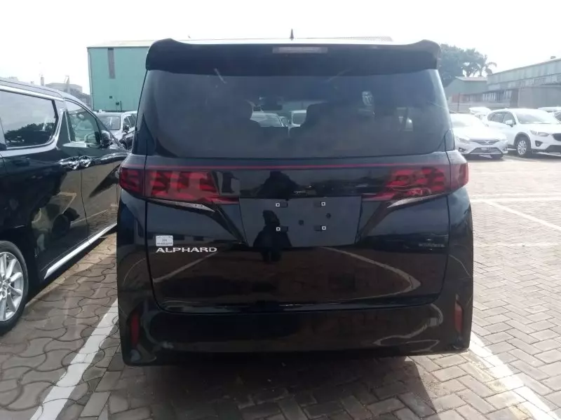 Toyota Alphard   - 2021