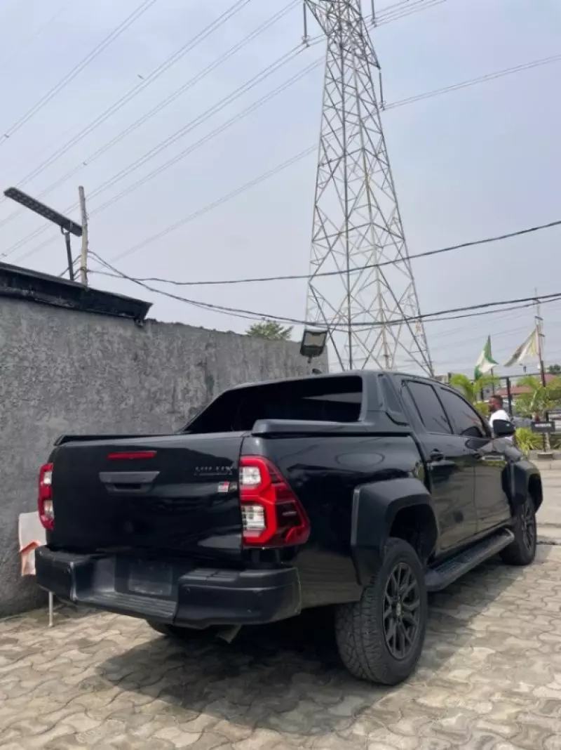 Toyota Hilux   - 2023