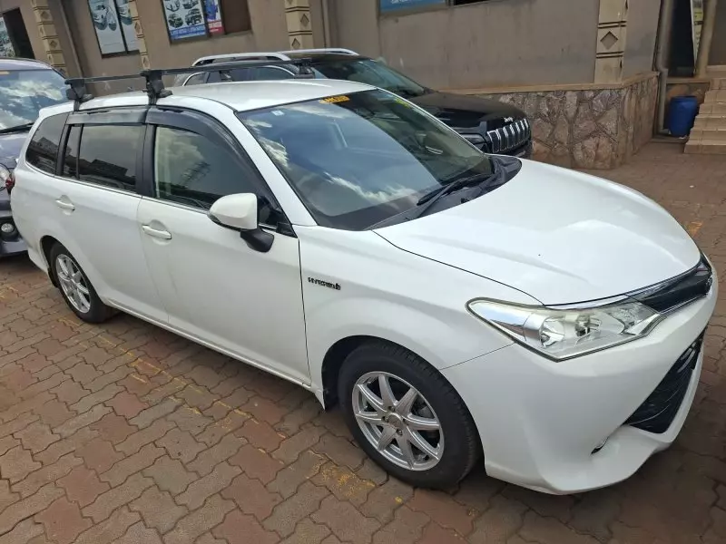 Toyota Fielder hybrid    - 2017