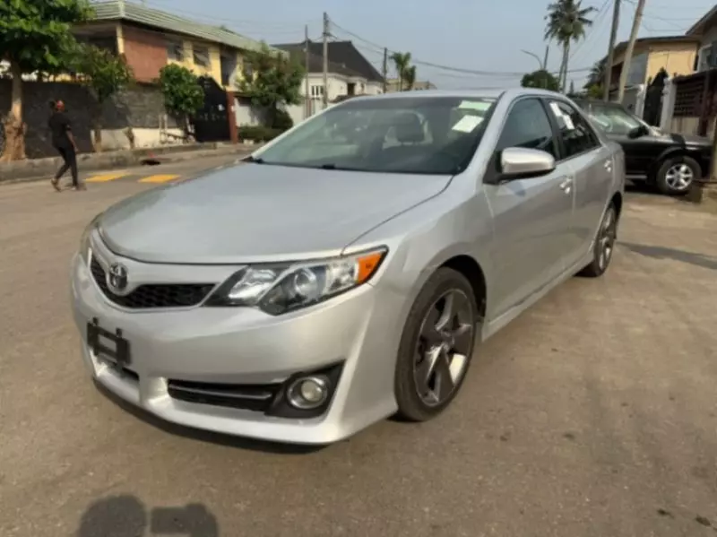 Toyota Camry   - 2014