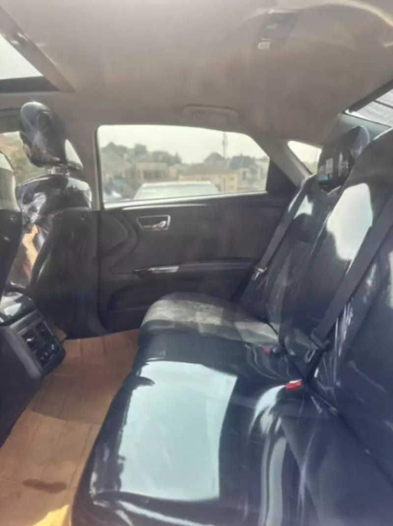 Toyota Avalon   - 2016