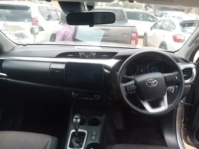 Toyota Hilux   - 2017