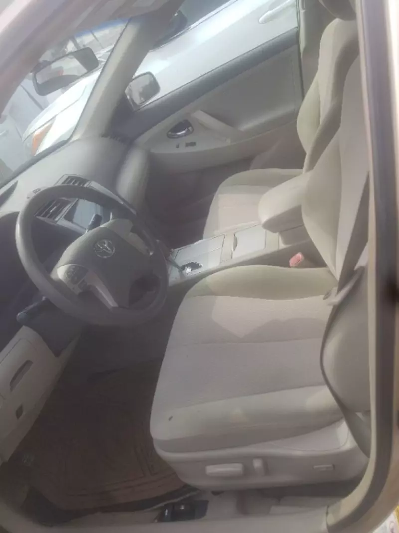 Toyota Camry   - 2010