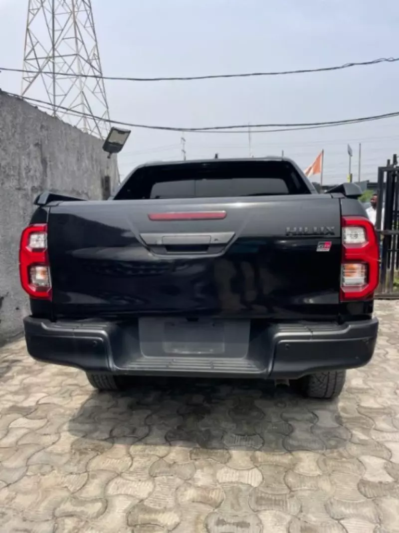 Toyota Hilux   - 2023