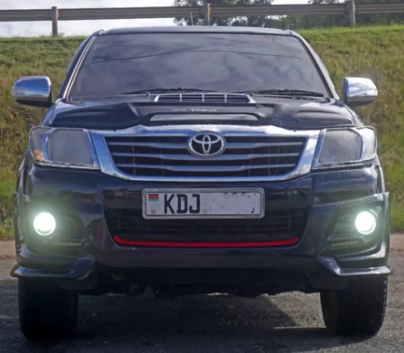Toyota Hilux   - 2015