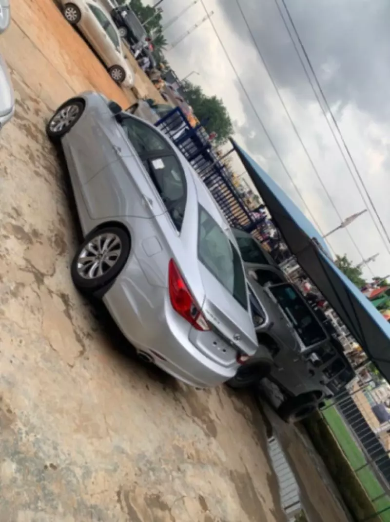 Hyundai Sonata   - 2013