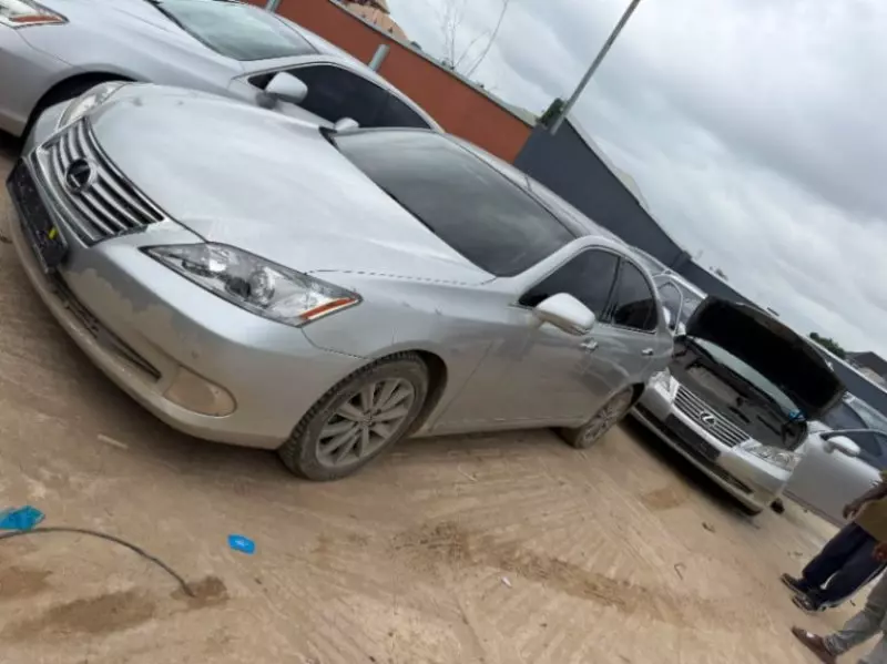 Lexus ES   - 2011