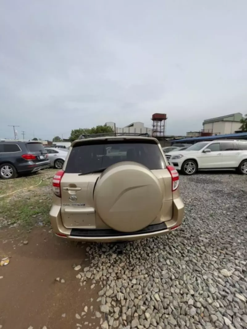 Toyota RAV4 - 2010