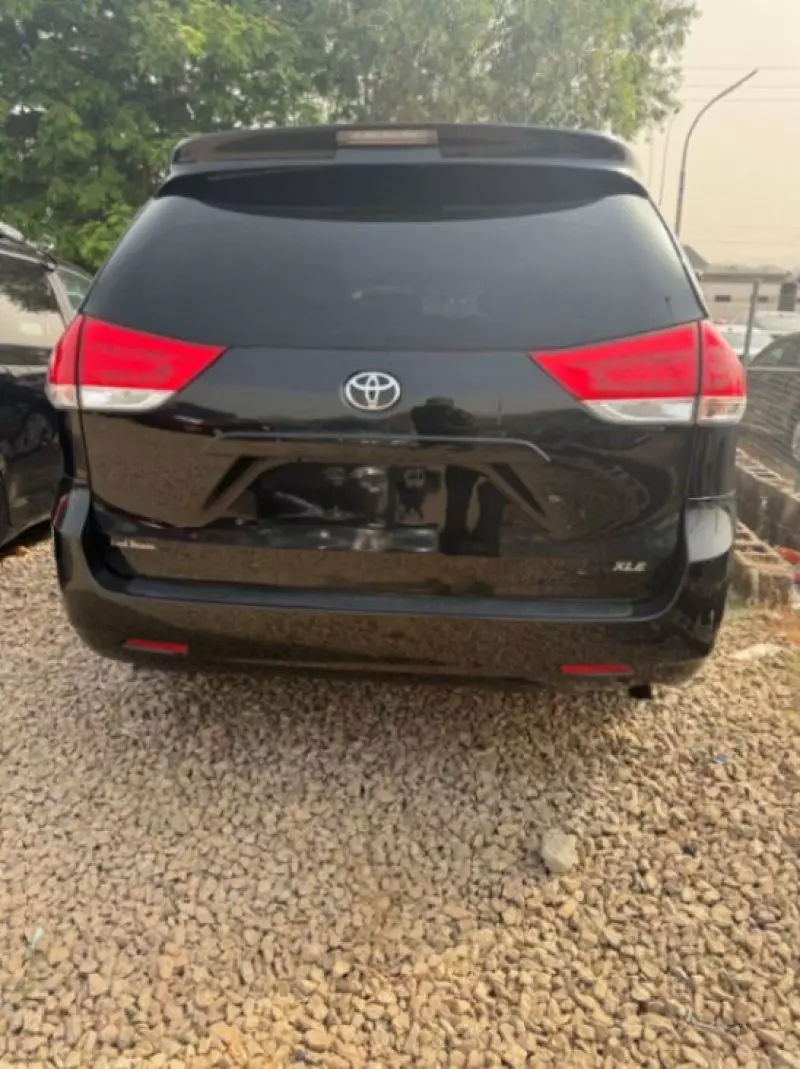 Toyota Sienna   - 2013