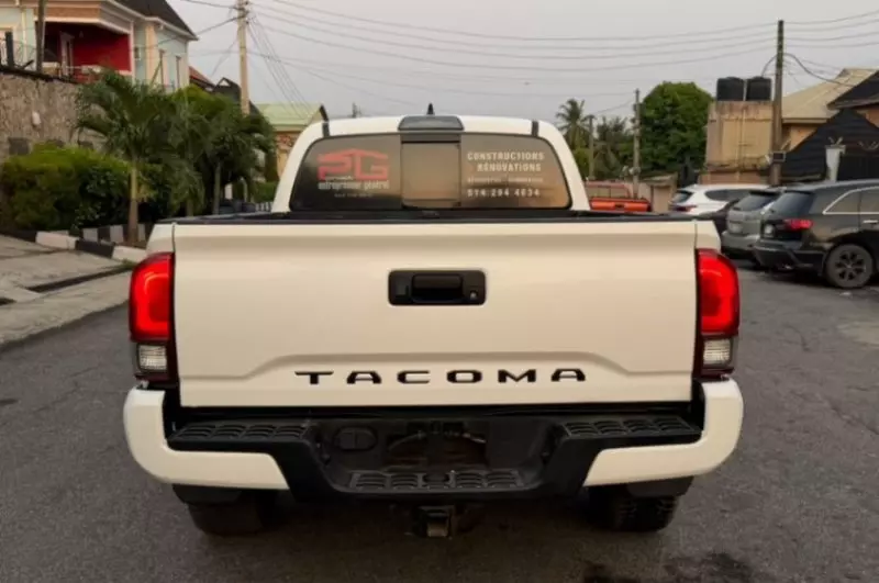 TOYOTA Tacoma   - 2019