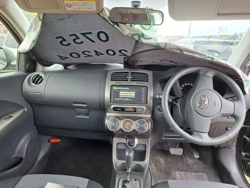 Toyota Ist    - 2012