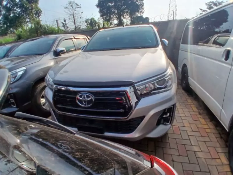 Toyota Hilux   - 2019